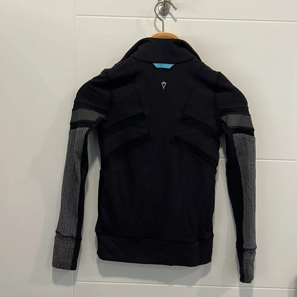 Lululemon  Ivivva 1/4 zip long sleeve shirt size 7 - Picture 9 of 11